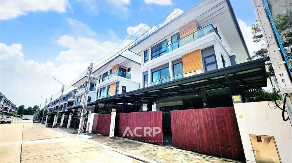 picture Luxury 3-storey house for sale, Supalai Essence Village, Suan Luang, Chaloem Prakiat Road, Rama 9 - 3/19