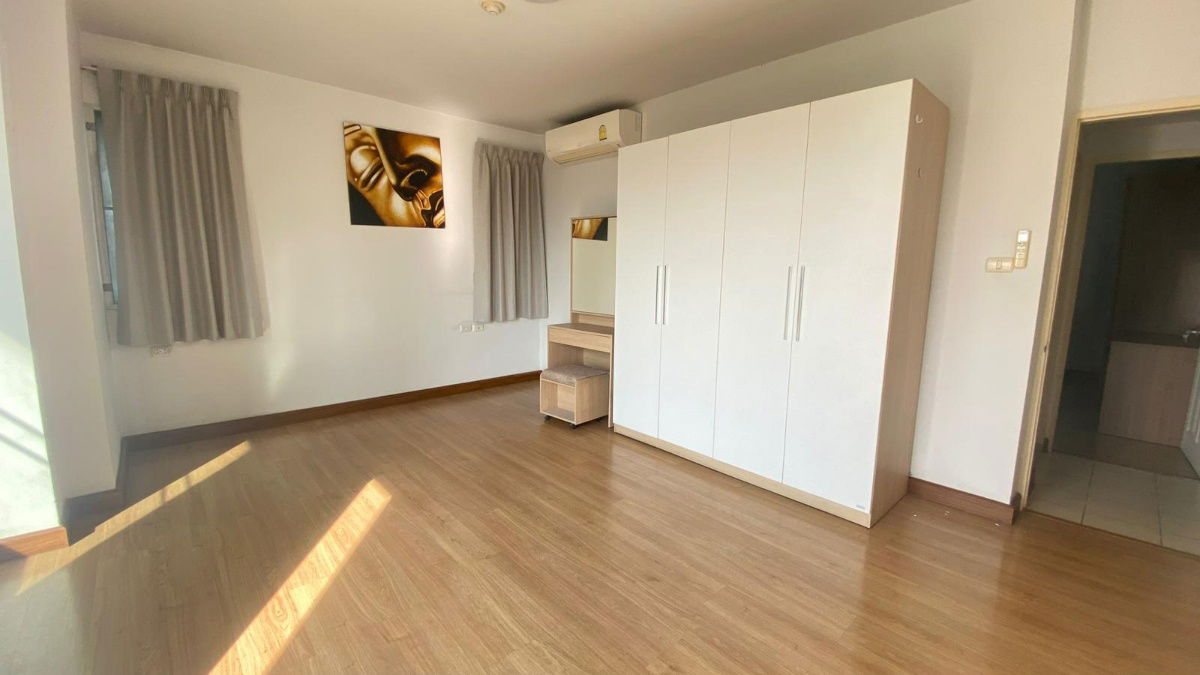 picture 2 bed 1 bath 80 sqm condo at Supalai Park Srinakarin for rent 17,000THB per month, Si Udom Suk MRT station Yellow Line - 3/13