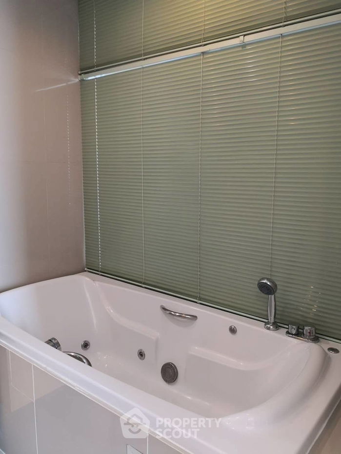 picture 2-BR Condo at Fullerton Sukhumvit near BTS Ekkamai (ID 2276868) - 7/10