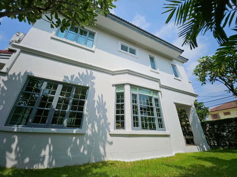 Single house for rent in Manthana Srinakarin Village 💛 Fully furnished. Interested? Line ID: @951qfbfi