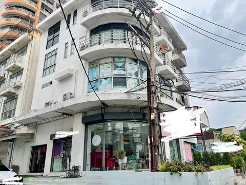 🌟 2-unit shophouse for rent, On Nut 41, corner room, next to the road, suitable for business investment / hostel / cafe / office. 