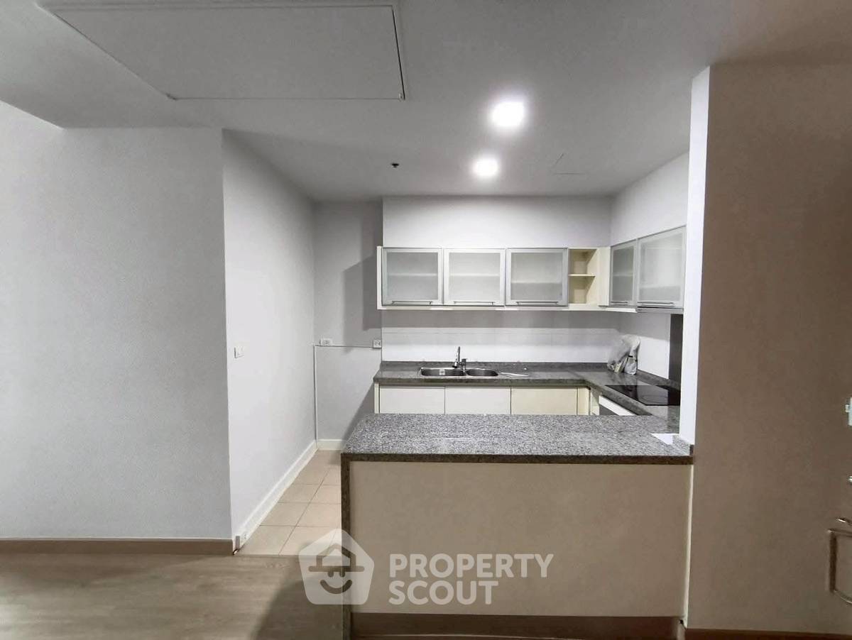 picture 2-BR Condo at Millennium Residence @ Sukhumvit Condominium near BTS Phrom Phong (ID 2237748) - 2/7