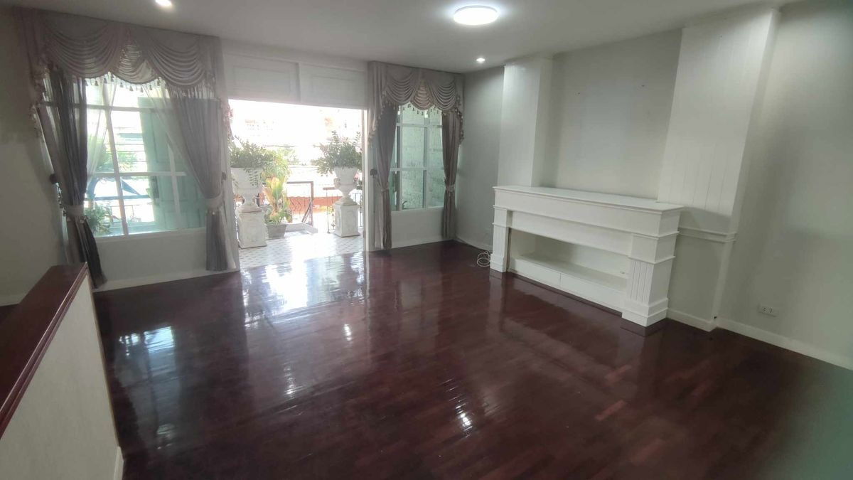 picture TownHouse for rent in Soi Ekkamai 21 - 4/9