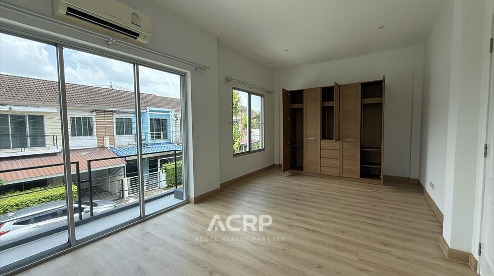 picture Townhouse for sale, renovated, Vista Avenue, Watcharapol, Sai Mai, size 28 square wah, 3 bedrooms, Ref no. 00159979 - 10/11