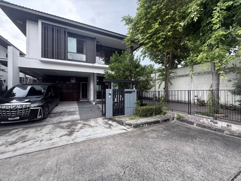 Houses for sale : Urgent sale! Single-family home in Manthana Ramintra-Wongwan (59.9 sq wah). Corner unit, near the Ramintra BTS station (Km. 9).