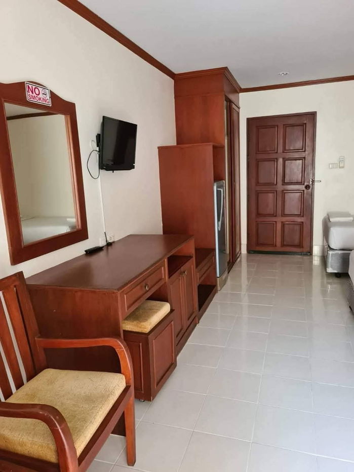 picture Hotel for sale, good location, Khao Phra Tamnak-Pattaya - 7/16