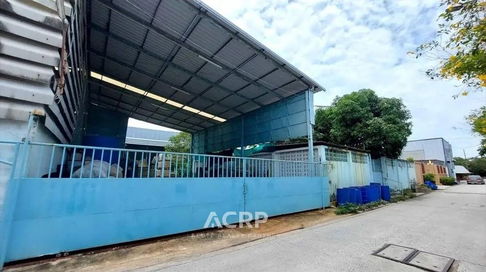 Land with warehouse and house for sale, Theparak Km. 8, Soi Mangkorn-Khandi, near the Kanchanaphisek Expressway.