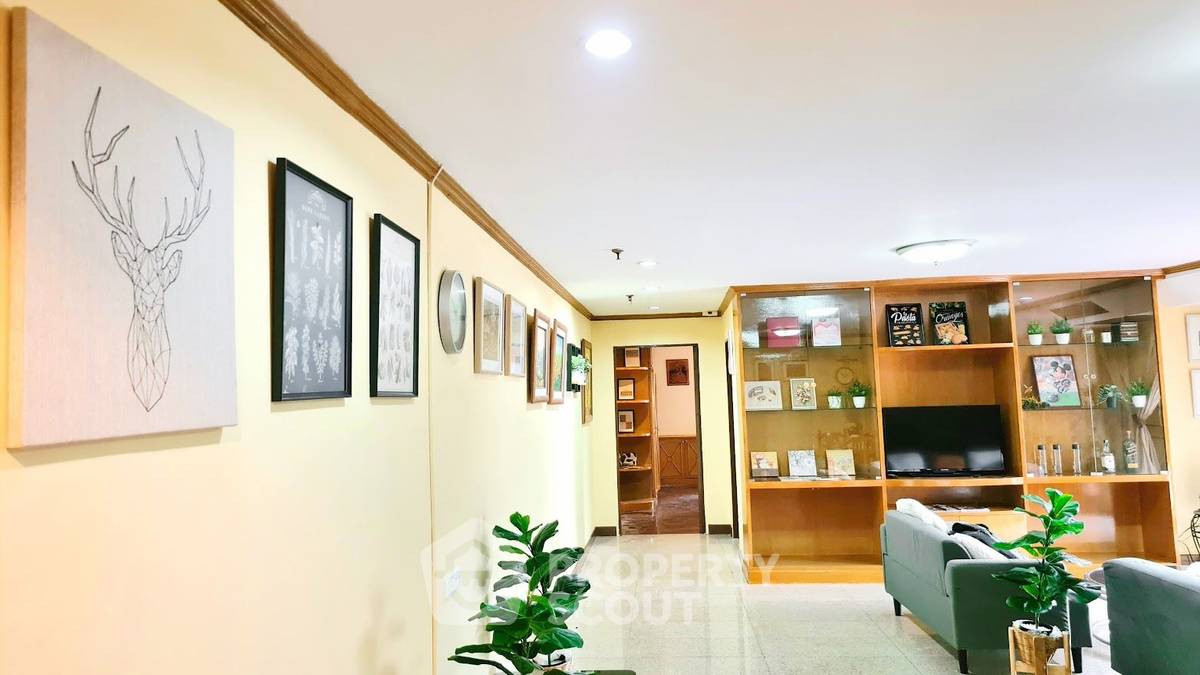 picture 3-BR Condo at Prestige Towers Condominium near MRT Sukhumvit (ID 882726) - 8/10