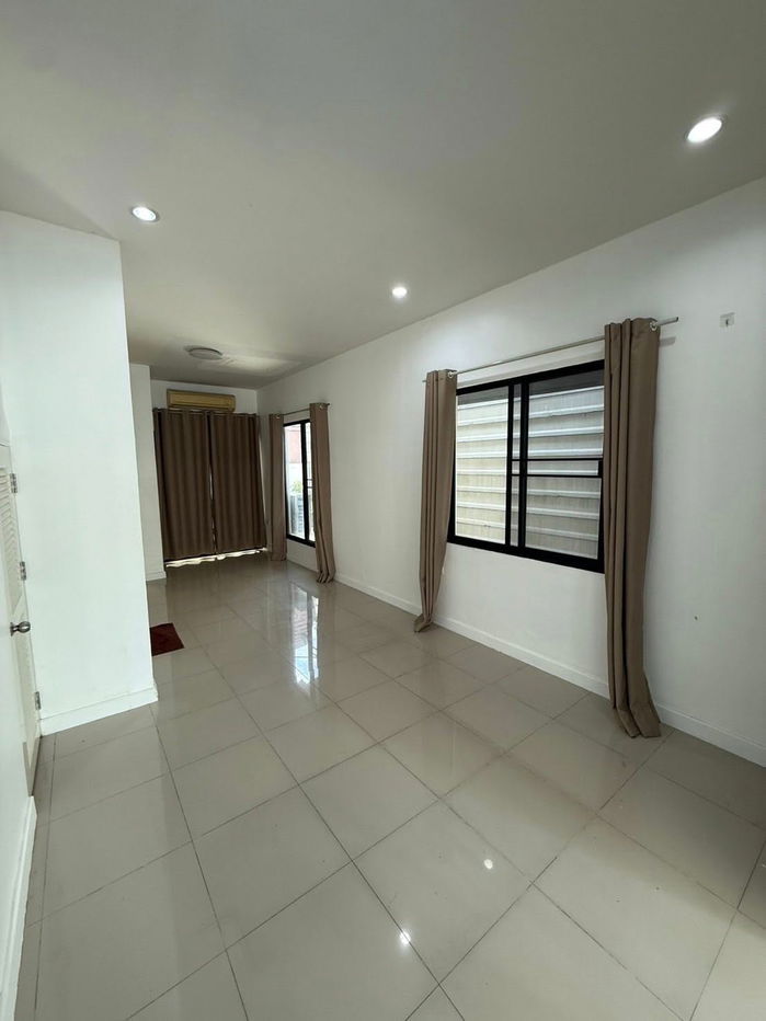 รูป ให้เช่า 1 ห้อง ที่ : หมู่บ้านซิกเนเจอร์วัชรพล - รูปที่ 9/9