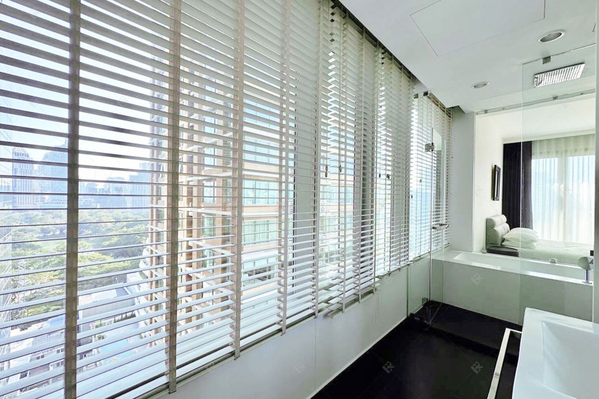 รูป Stunning Corner Unit ✨at 𝟏𝟖𝟓 𝐑𝐚𝐣𝐚𝐝𝐚𝐦𝐫𝐢 – 𝐒𝐩𝐨𝐫𝐭 𝐂𝐥𝐮𝐛 𝐕𝐢𝐞𝐰𝐬 & 𝐍𝐞𝐰𝐥𝐲 𝐑𝐞𝐧𝐨𝐯𝐚𝐭𝐞𝐝 𝐔𝐧𝐢𝐭 🌿 ใกล้ BTS ราชดำริ - รูปที่ 8/12