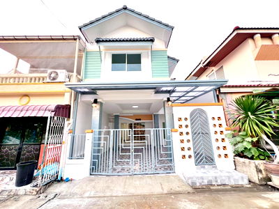 ทาวน์โฮม เขตลาดกระบัง : ม.พูนสินธานี 1 เคหะร่มเกล้า 64 ลาดกระบัง หลังมุม 3 นอน ใกล้สนามบินสุวรรณภูมิ