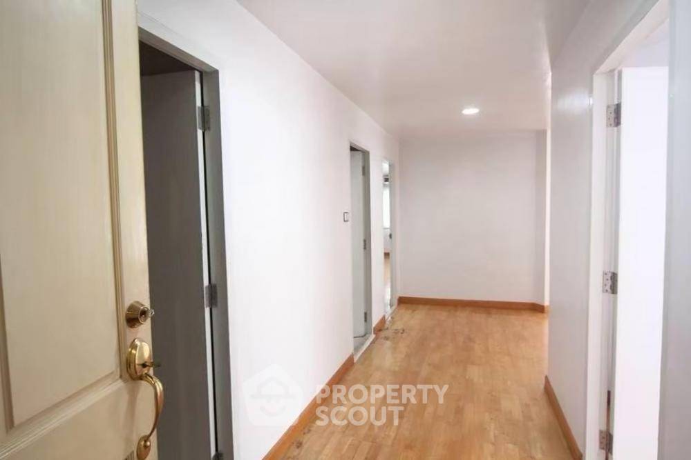 picture 2-BR Condo at Sarin Place Condominium near BTS Ratchayothin (ID 834795) - 5/8