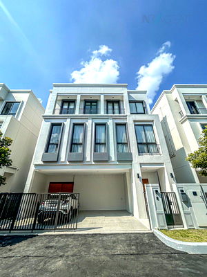 ขายบ้านเดี่ยว : 📌 ขายบ้านเดี่ยว โครงการ แอร์รี่ ศรีนครินทร์-กรุงเทพกรีฑา 3 ชั้น 5 ห้องนอน 6 ห้องน้ำ