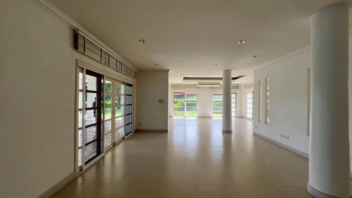 รูป เช่าบ้านบางนาติดเลค พร้อมสระว่ายน้ำ - รูปที่ 10/15
