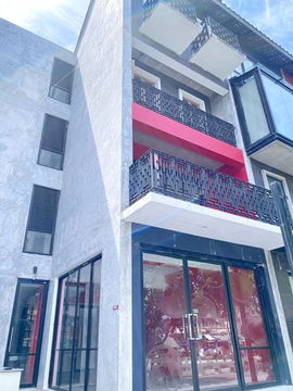 Samyan Market 600 m. BTS National Stadium. 900m I'm Park Chula 150m. 4-story commercial building fo