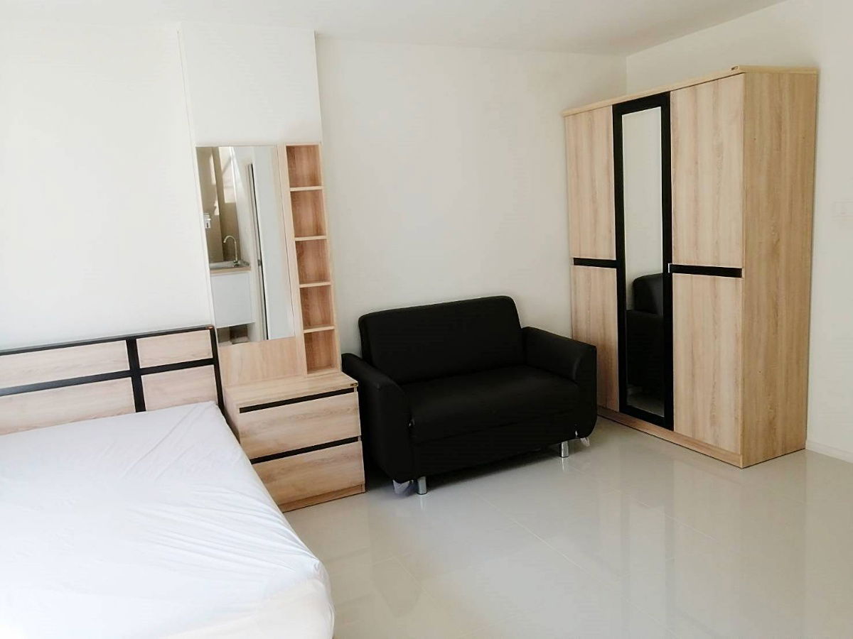 picture Lumpini township condo for rent. - 4/20