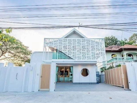 Pool villa for rent in Pattaya, ready to move in, premium location, near Jomtien Beach