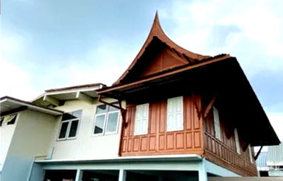 Houses for rent Bangkok : Heathfield International School 1.0 km. MRT Sammakorn 1 km. TriamUdomnomklao Sch 500m. 2-storey det