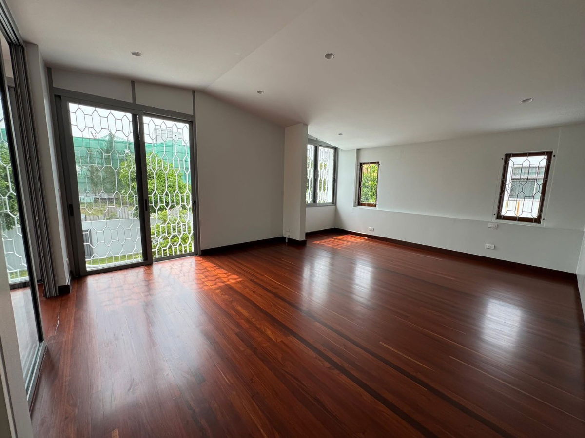picture P0212 Fully Renovated Detached House for Rent – Pridi Banomyong 25 (Ekkamai Soi 10), Only 750 Meters from Sukhumvit 71 - 8/20