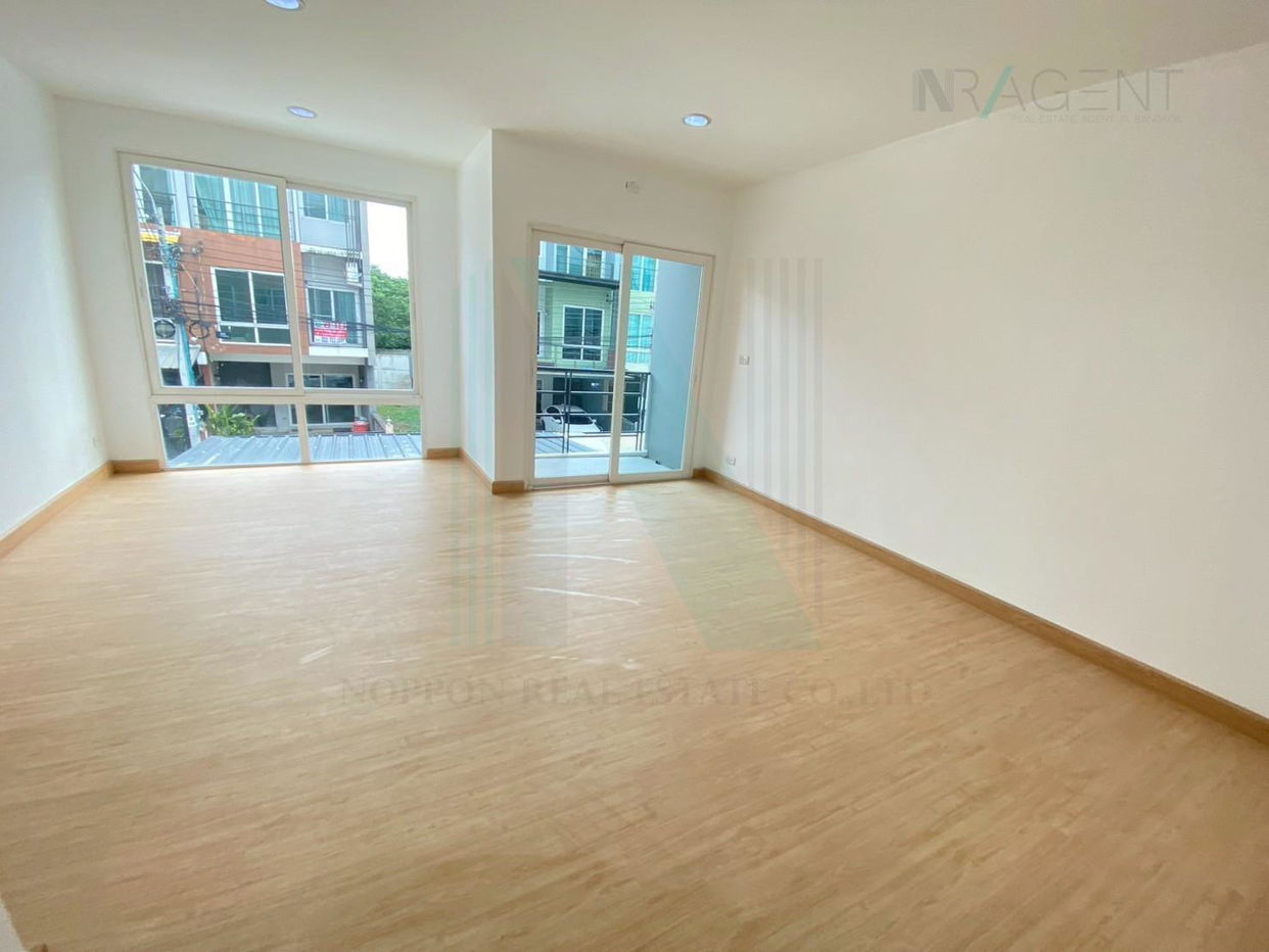 picture 📌 For Sell Town house GREENWICH RAMINTRA 3-story 4 bedroom 2 bathroom - 8/8