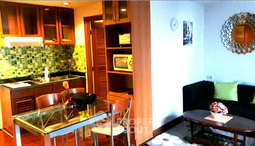 picture 1-BR Condo at First Tower Condominium near BTS Phloen Chit (ID 512180) - 1/5