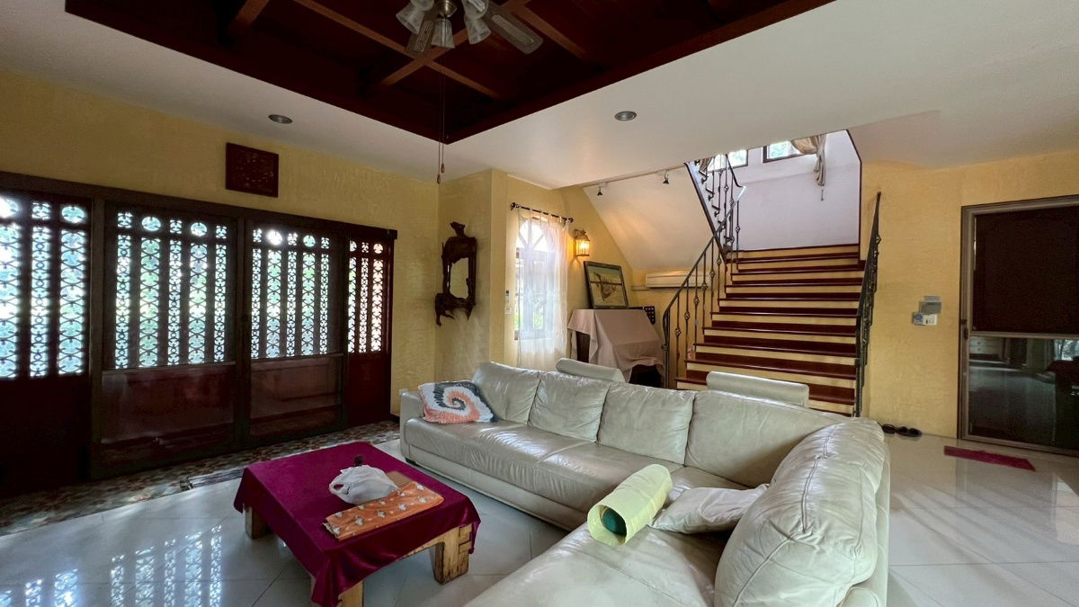 picture House for sale at Lakewood Golf course Country Club - 10/24
