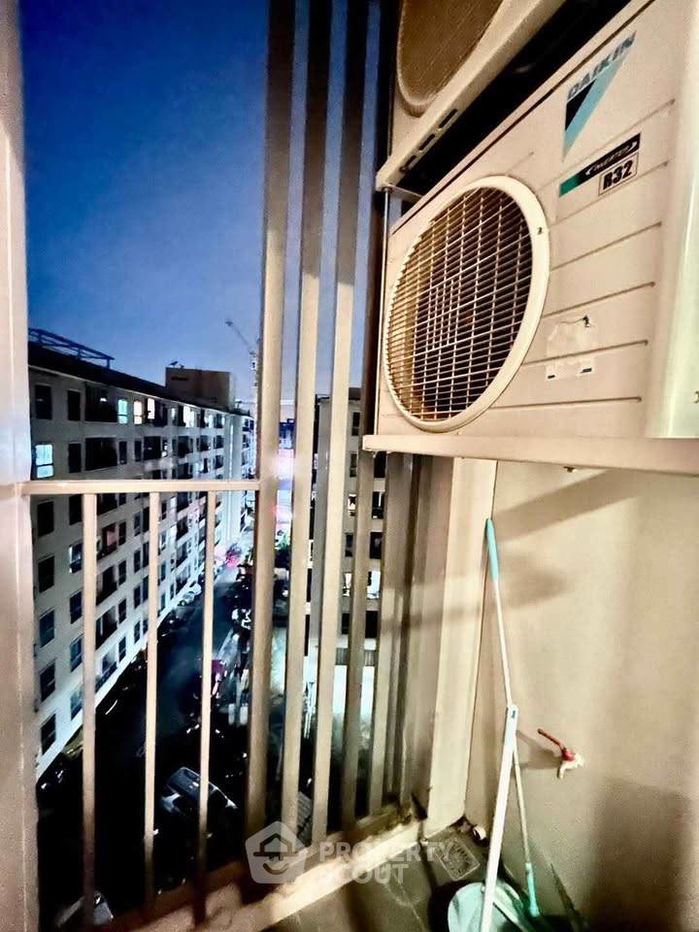 picture 1-BR Condo at Knightsbridge Phaholyothin Interchange in Anusawari (ID 2119515) - 10/13