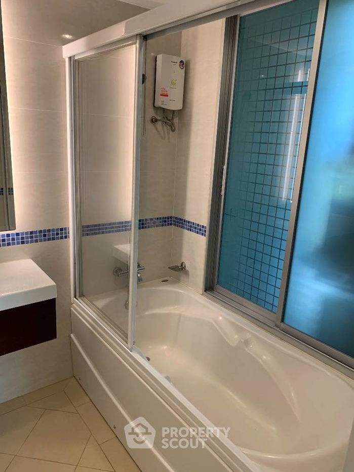 picture 2-BR Condo at Life @ Sukhumvit 67 near BTS Phra Khanong (ID 697903) - 2/8