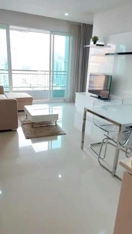 picture Circle Condominium for rent good deal  - 7/9