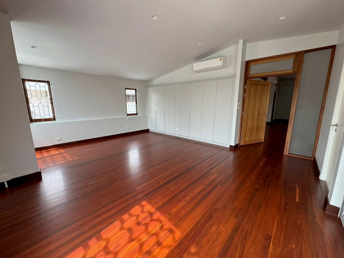 picture P0212 Fully Renovated Detached House for Rent – Pridi Banomyong 25 (Ekkamai Soi 10), Only 750 Meters from Sukhumvit 71 - 10/20
