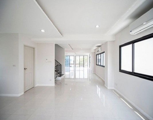 รูป  ให้เช่าอาคารสำนักงาน / Home Office 5 ชั้น ซอยพัฒนาการ ถนนพัฒนาการ มีลิฟท์ในอาคาร จอดรถ 20 คัน เหมาะทำคลินิกเสริมความงาม , ธุรกิจ Online จดบริษัทได้ - รูปที่ 9/11