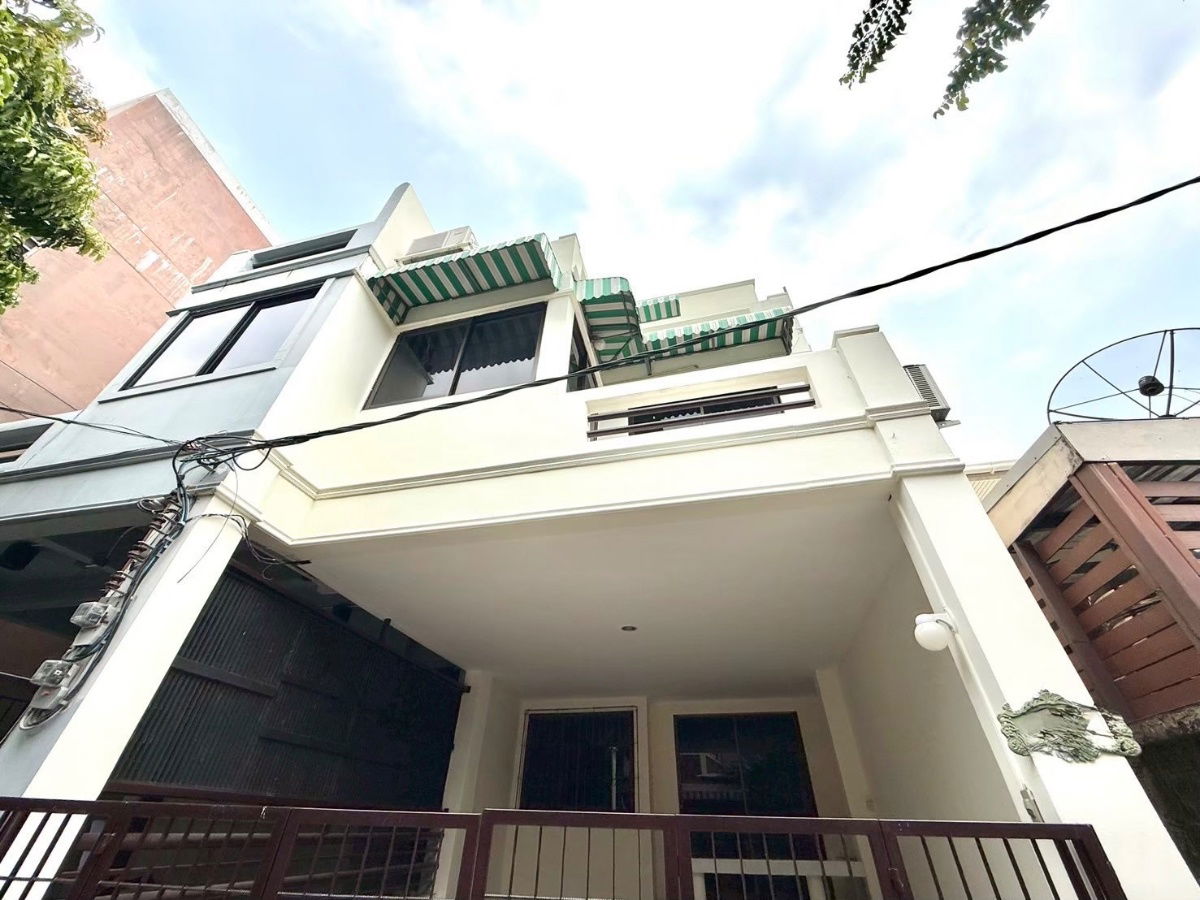 รูป ขายด่วน‼️บ้านทาวน์เฮาส์ 3 ชั้น สุดคุ้มย่านสุขุมวิท 65 บ้านทำเลดีในราคาที่เอื้อมถึง บ้านทาวน์เฮาส์ 3 ชั้น ขนาด 20 วา 4 นอน 3 น้ำ - รูปที่ 3/20