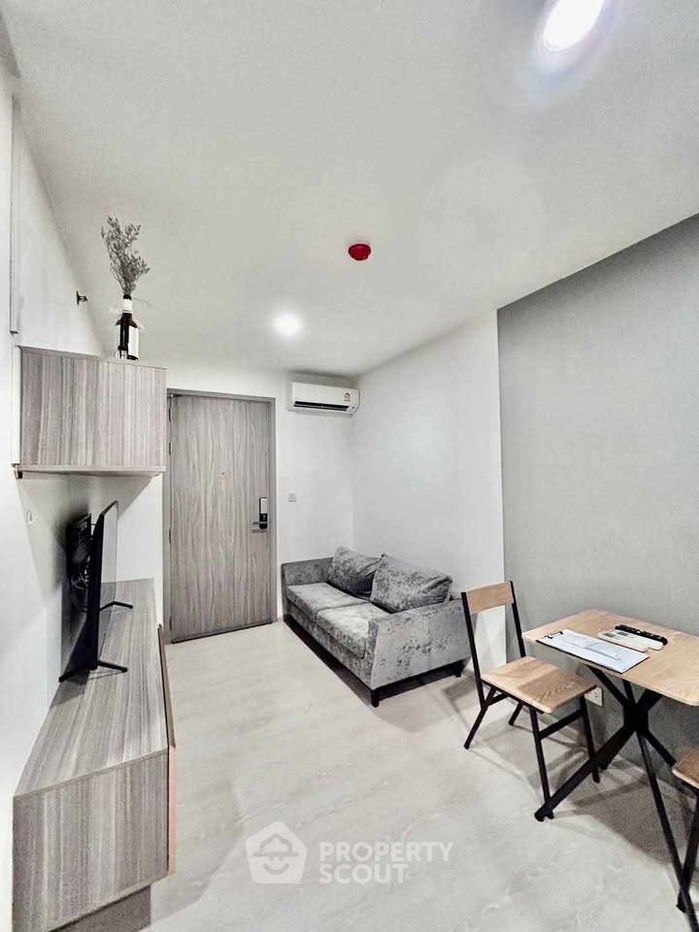 picture 1-BR Condo at Knightsbridge Phaholyothin Interchange in Anusawari (ID 2119515) - 4/13
