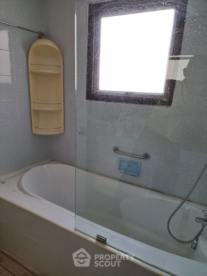 picture 2-BR Condo at Srivara Mansion Condominium 1 near MRT Thailand Cultural Centre (ID 2278078) - 10/12