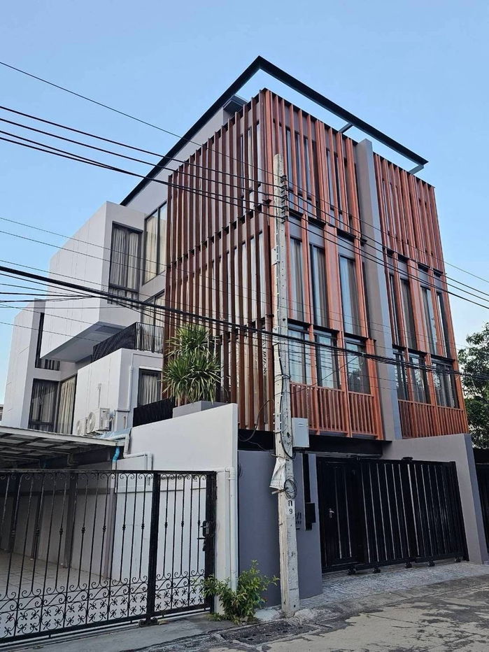 รูป ขายบ้านเเฝด พระราม 9 ทำเลดี หลัง The Nine Center Rama 9 - รูปที่ 2/5