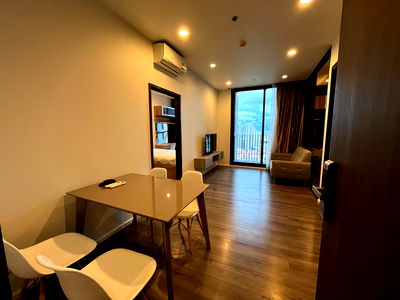 เช่าคอนโด ถนนบางนา - ตราด : For rent : Whizdom Essence Sukhumvit, 2 Bedrooms, 2 Bathrooms, Rent 35,000 Baht / Month, Ready to move as of today.