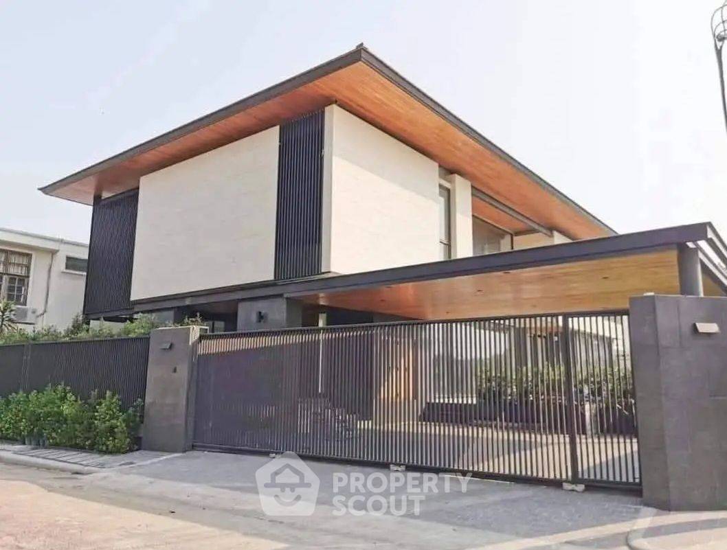 รูป บ้าน 4-ห้องนอน ใน บางนาเหนือ (ID 2279097) - รูปที่ 1/22