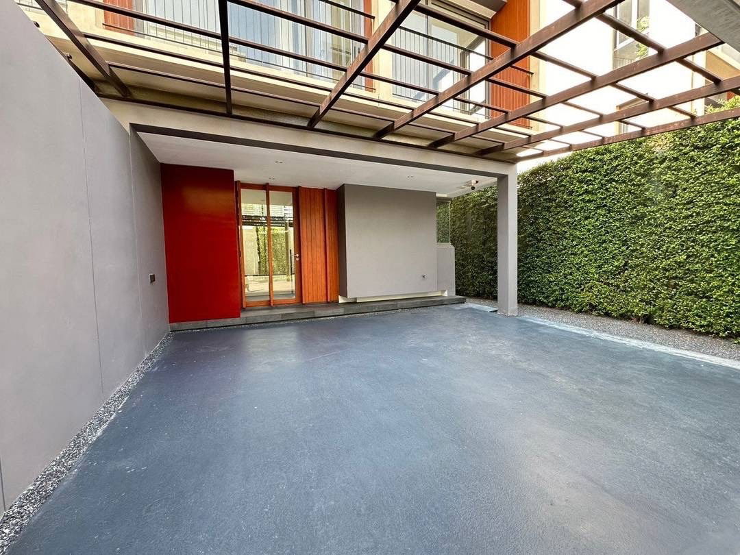 picture Townhome for sale 3.5 stories Ramkhamheang 118 very close to International School - 2/5