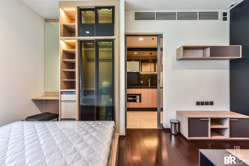 Hot!! Available on 31Aug25 The Line Rachatehwi Studio 28.5 sqm. 20K/Month Call Aumi 0658209572