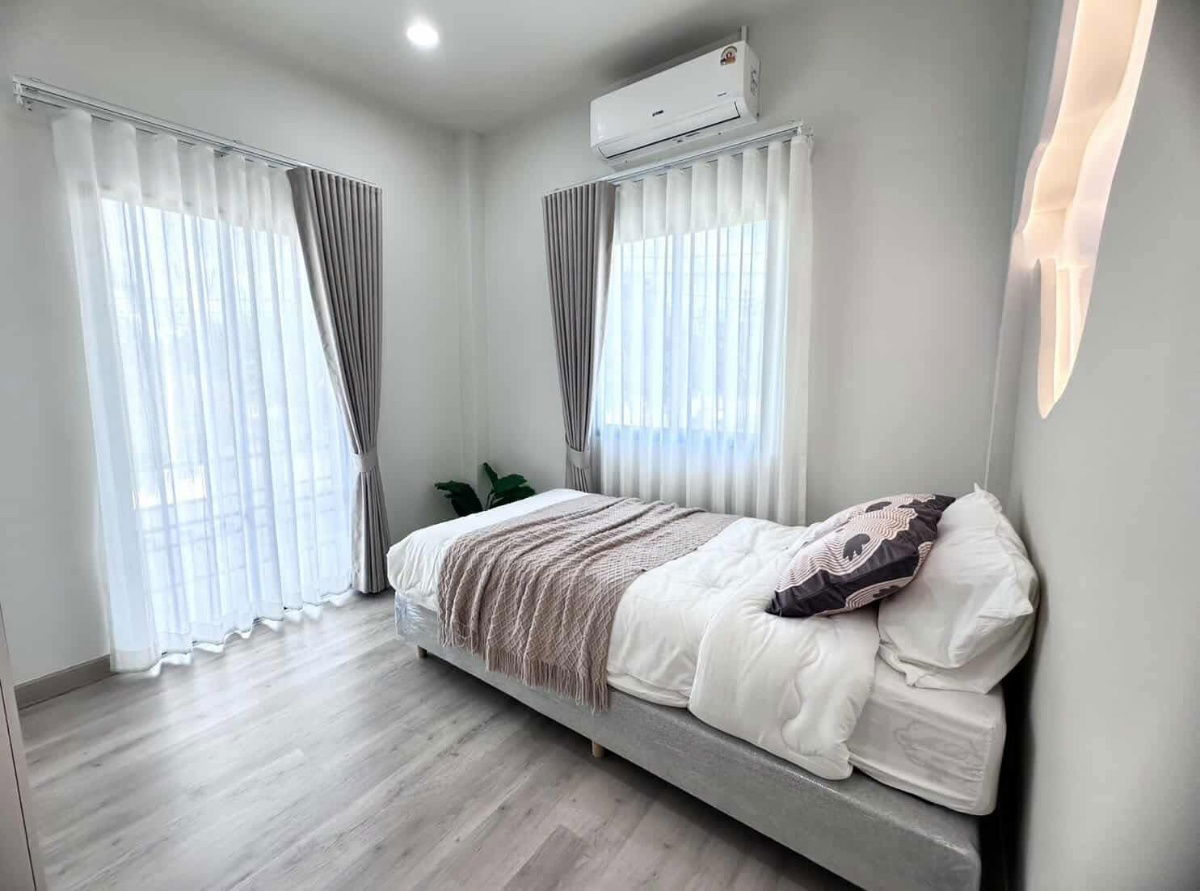 picture 🔥 *Modern Luxury Pool Villa* For sale❤️ ✨ *Price only 7.95 million baht* 🛏 4 bedrooms | 🛁 3 bathrooms | 🚗 2 parking spaces | 🏊‍♂️ Private pool - 24/24