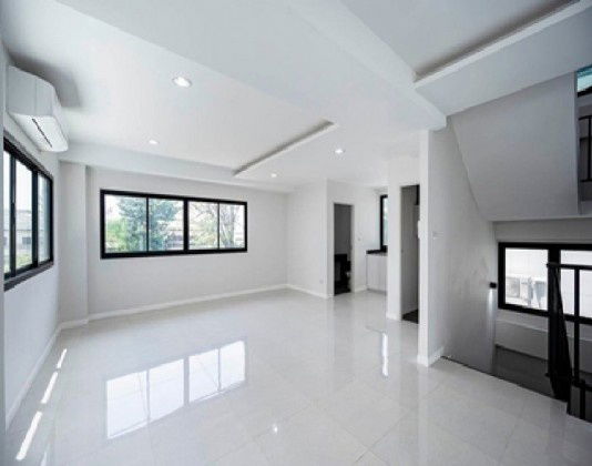 รูป  ให้เช่าอาคารสำนักงาน / Home Office 5 ชั้น ซอยพัฒนาการ ถนนพัฒนาการ มีลิฟท์ในอาคาร จอดรถ 20 คัน เหมาะทำคลินิกเสริมความงาม , ธุรกิจ Online จดบริษัทได้ - รูปที่ 8/11
