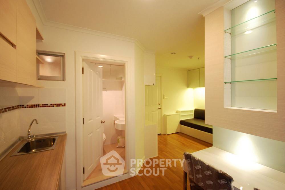 picture 1-BR Condo at Lumpini Place Ratchayothin near BTS Ratchayothin (ID 303809) - 1/4