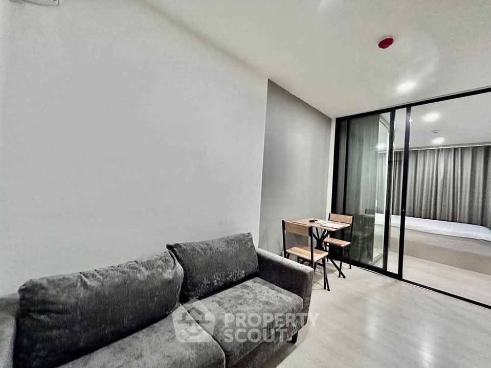 picture 1-BR Condo at Knightsbridge Phaholyothin Interchange in Anusawari (ID 2119515) - 3/13