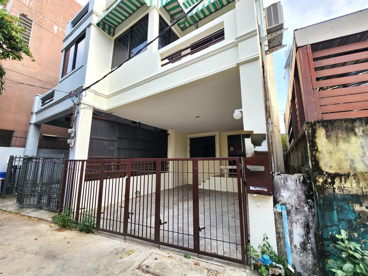รูป ขายด่วน‼️บ้านทาวน์เฮาส์ 3 ชั้น สุดคุ้มย่านสุขุมวิท 65 บ้านทำเลดีในราคาที่เอื้อมถึง บ้านทาวน์เฮาส์ 3 ชั้น ขนาด 20 วา 4 นอน 3 น้ำ - รูปที่ 2/20