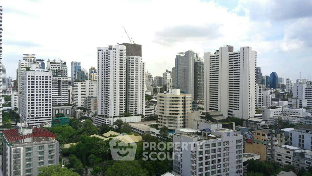 picture 1-BR Condo at First Tower Condominium near BTS Phloen Chit (ID 512180) - 5/5