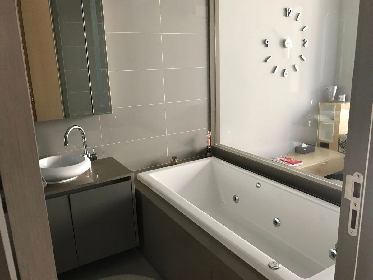 picture Condo for rent M Silom near BTS Chong Nonsi 40,000 baht Property code: RS743 - 6/13