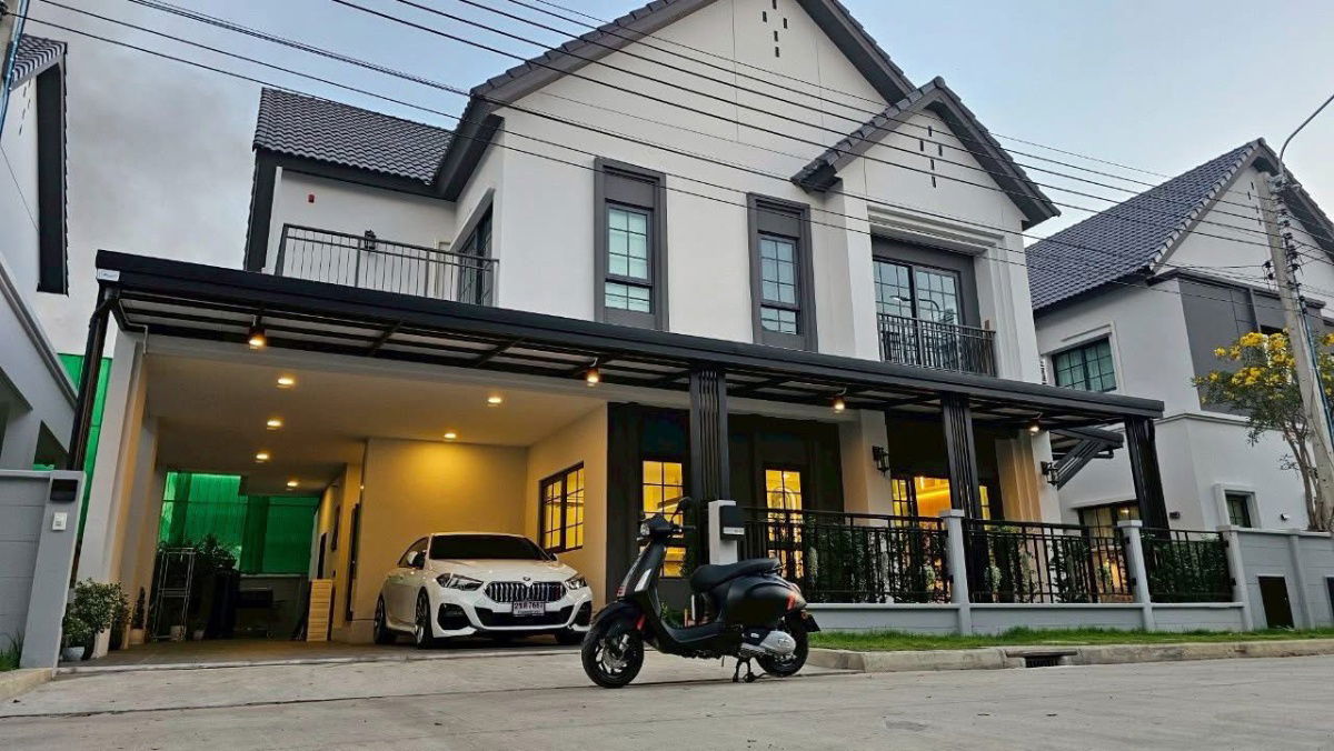 รูป P0209 ขายบ้านหรู พร้อมอยู่ หมู่บ้าน Centro บางนา – ตกแต่งบิ้วอินทั้งหลัง พร้อมบ่อปลาคาร์ฟ - รูปที่ 1/10