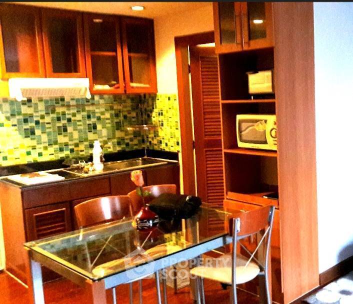 picture 1-BR Condo at First Tower Condominium near BTS Phloen Chit (ID 2051280) - 3/9