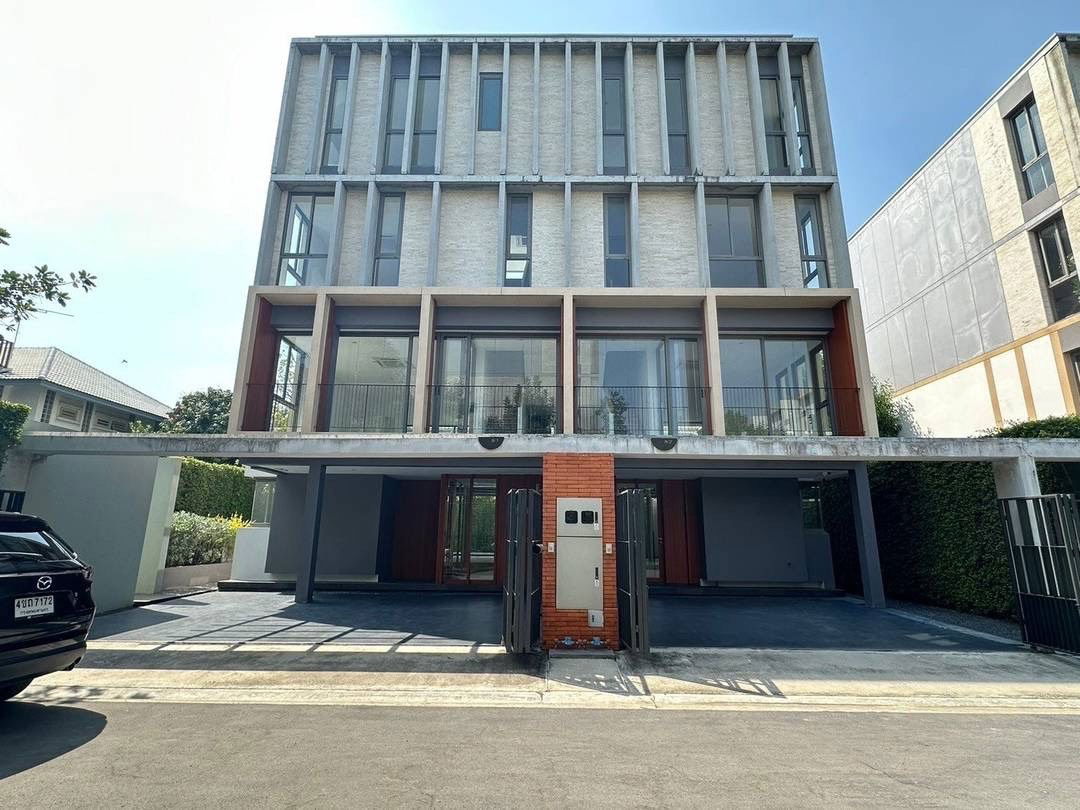 picture Townhome for sale 3.5 stories Ramkhamheang 118 very close to International School - 1/5