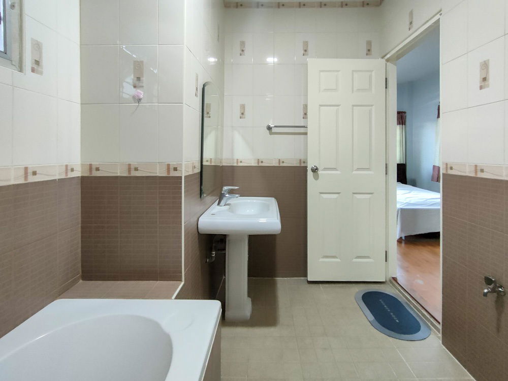 picture Large house for rent near Central Chiang Mai and San Sai - 49/76